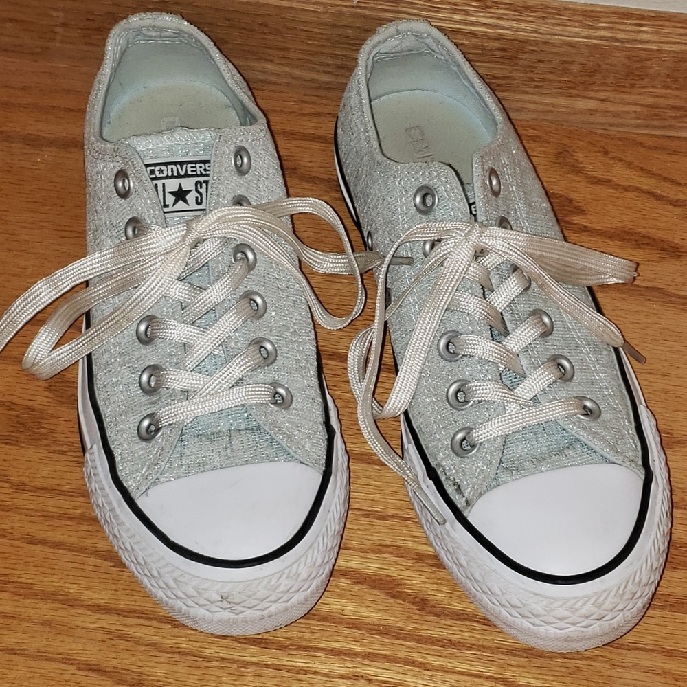 LOW TOP CONVERSE ALL STAR CHUCKS